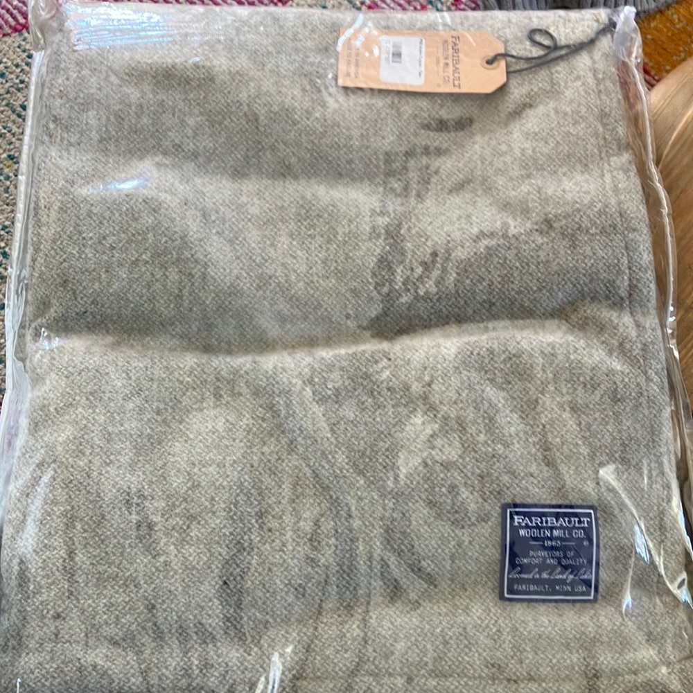 Faribault 100% Woolen blanket. New never used.
Alpine cognac twin